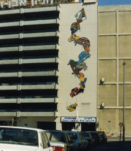 twelvecarsonefalling-h